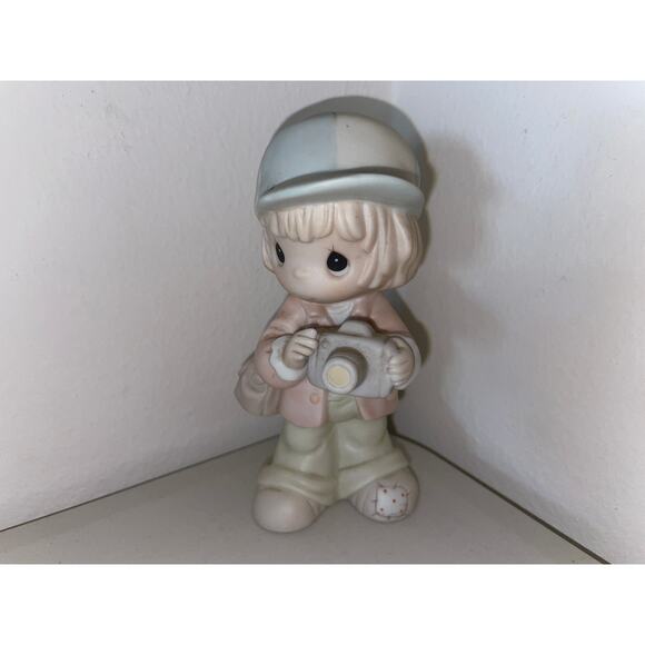 Precious Moments Figurine "Focusing In On Those Precious Moments" 5" 1997 Enesco - Picture 1 of 4